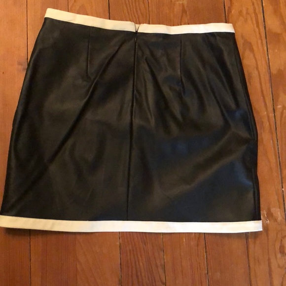 FAUX LEATHER FOREVER 21 - Picture 4 of 4